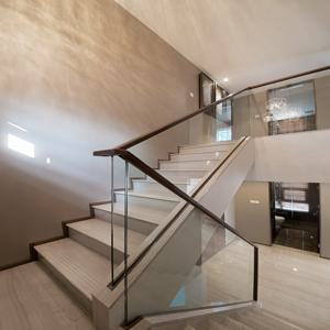 맞춤형 인기 판매 야외 난간 프레임리스 유리 펜스 발코니 데크 난간 스테인리스 스틸 유리 난간 판매