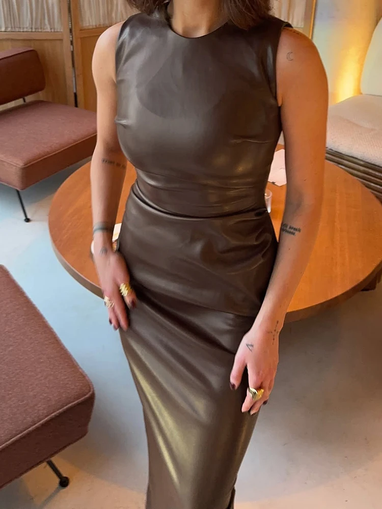 TARUXY 여성을위한 민소매 가죽 맥시 드레스 꽉 Pleated 섹시한 엉덩이 포옹 드레스 Vestido 솔리드 하이 웨스트 파티 여성 드레스
