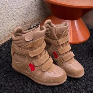 두꺼운 밑창 캐주얼 스니커즈 새로운 여성용 다용도 패션 캐주얼 신발 스타일리시 레트로 하이탑 디자인 편안한 운동화