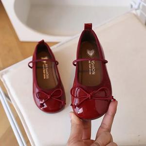 2025 여자를위한 어린이 가죽 신발 봄 새로운 패션 한국어 스타일 부드러운 미끄럼 방지 다목적 세련된 캐주얼 공주 플랫