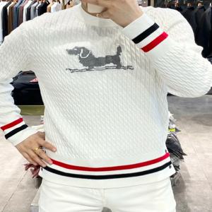 새로운 가을 겨울 남성용 라운드 넥 니트웨어 편안하고 다재다능하며 패셔너블한 럭셔리 경량 트렌디 청년 캐주얼 긴팔