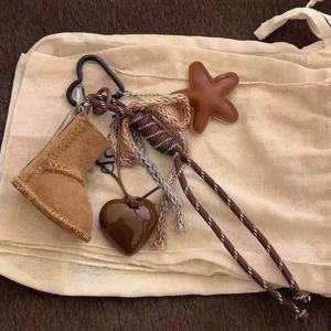 스타일리시한 기하학적 PU 가죽 별 열쇠고리 여성용 선물 아크릴 하트 스노우 부츠 펜던트 트렌디한 가방