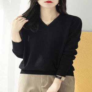 여성용 브이넥 기본 셔츠 한국 스타일 레이지 패션 가을 겨울 신상 포켓 손수건 초가을 상의