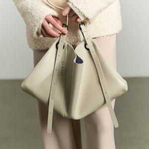 ADJUSTABLE STRAP LEATHER BAG IVORY BEIGE