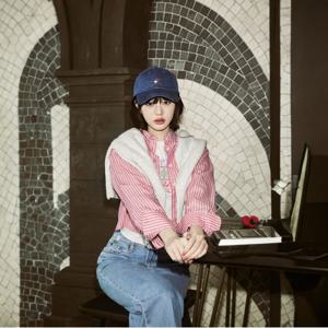 [장원영 착용] 타미진스 크롭 크레스트 셔츠 (T32F7WSH13TWT1XI5)