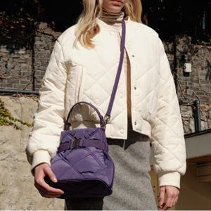 벨티드 퀼팅 버킷백 - 퍼플