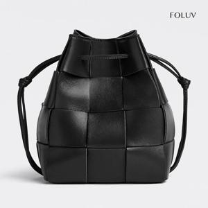 스몰 카세트 크로스바디 버킷 백  680218 VCQC4 8425