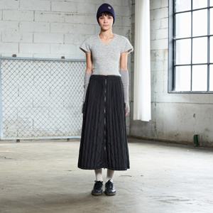 yoyoyoy여성[최초가 159000원] 집업 퀼팅 롱 플리츠 패딩 스커트 블랙_AI10WNPSK02