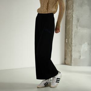 yoyoyoy여성[최초가 110000원] 스트링 자수 플리츠 팬츠 블랙_AJ08WNPSL03