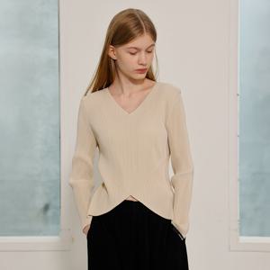 yoyoyoy여성[최초가 110000원] 랩 브이넥 플리츠 블라우스 아이보리_AJ08WNPBL35