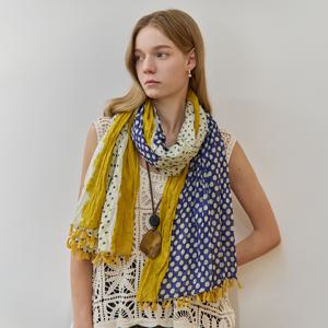 컬러 배색 도트 패턴 링클 코튼 태슬 스카프