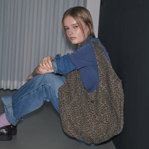 [25FW] 칼린 몽드 스웨이드 호보백 M 3colors_H75337010