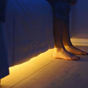 LED 무선 센서등 동작감지 침대 무드등 간접조명 1M길이 리모컨 밝기조절 건전지형 ODM-LIGHT03