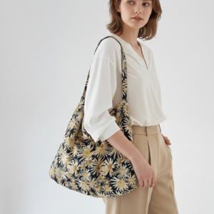 new 시즌템 여름 휴양지룩 가벼운 여행 숄더백 여성 플라워 도트 에코백 천 가방 M522327