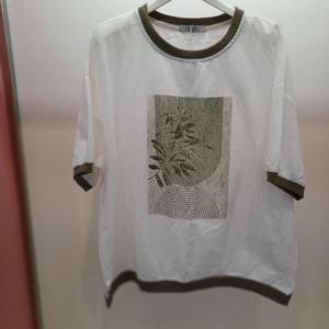 Destijl HC06 루즈핏 엉덩이길이 옆트임 라운드 반팔 잎사귀 티블라우스 D2523ts13W