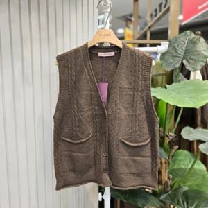 스테파니 HC05 포켓꽈배기니트조끼VT A24SW4319HK