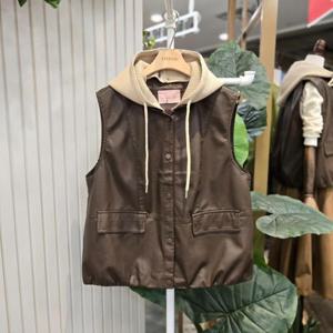 스테파니 HC05 니트후드가죽조끼VT A24JK4306HK