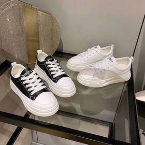 여자 패션 스니커즈 블랙 화이트 키높이 운동화