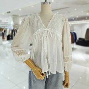 [AB.F.Z] 펀칭 시스루 V넥 블라우스 (KSZ2HB35E)