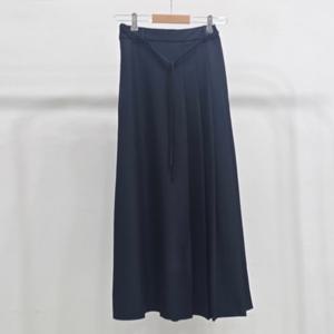 샵앤) 여성 리본타이 언발 옆핀턱 뒷밴딩 A라인 롱 스커트 SIU-WSK-4814-블랙