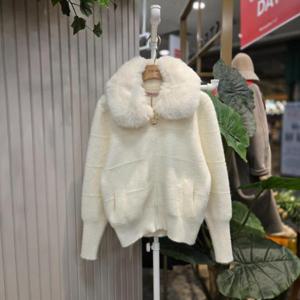 스테파니 HC05 가로줄털밍크니트GD A24JK4408HK11