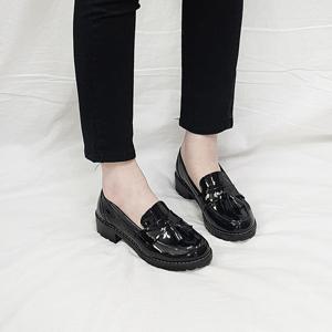 그랑 국산 블랙 유광 스티치 에나멜 테슬 로퍼 4cm