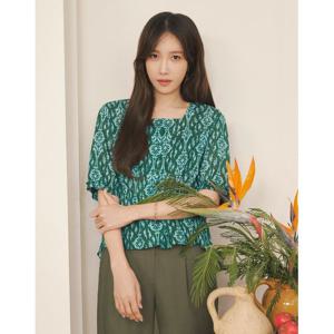 [올리비아로렌]스퀘어 넥 블라우스_VVCNS3M4361