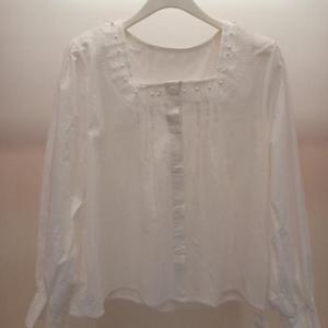 Latium HC06 깔끔한 봄느낌 진주레이스넥 소매 밴딩 셔링 밀콩셔츠블라우스 T2521bl04W