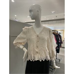 르니앤맥코이 V넥 레이스 배색 면 블라우스 (MM06BL720HJY)