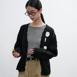 WOMAN 플라워 스캘럽 가디건 [BLACK] / WBE3L04510