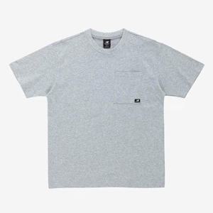 [뉴발란스]매장판 남성 ESSENTIALS REIMAGINED 포켓 반팔티 그레이 NBNED2S101-15