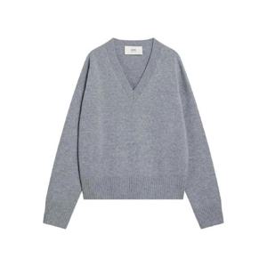 AMI Paris 로고 자수 V넥 스웨터 UKS820KN0071