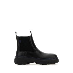 버버리   부츠 FW24 8092586 A1189 5524513 Black