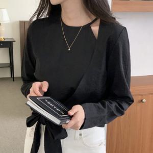 샵앤) 여성 노카라 사선 리본 블라우스 SIU-WBL-3891-블랙