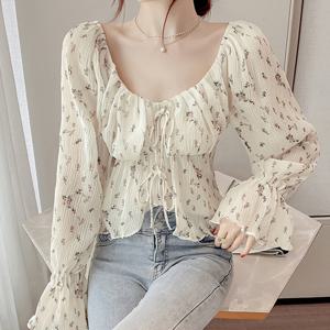 [블랙린드][블랙린드] 줄리 플라워 셔링 블라우스 B24CBL574