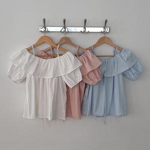 여성 코디 프릴 볼드숄더 벌룬 블라우스