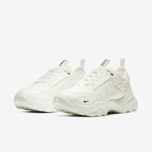 나이키운동화 SQJ DD9682-100 나이키 TC 7900