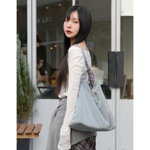[질스튜어트][이지보우보우] 라이트블루 리몬타원단 리버서블 숄더백 L JABA5E022B1
