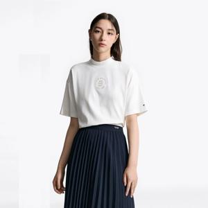 [타미힐피거(여성)]스탬프 로고 모크넥 티셔츠 T22F6TTO003WT1