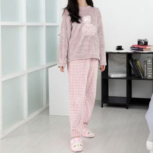 추운 겨울철 따스한 여성 수면 잠옷 체크베어 핑크