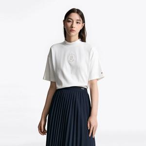 [공식][타미힐피거] 스탬프 로고 모크넥 티셔츠 (T22F6TTO003WT1YBL)