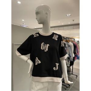 르니앤맥코이 스팽글 장식 알파벳 블라우스 (MM09BL111HJZ)