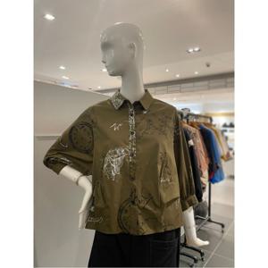 르니앤맥코이 카라넥 레터링 프린트 블라우스 (MM10BL401HJ)