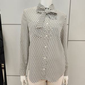 [BCBG] 올앤썬드리 봄25 타이 프린트 블라우스 A5S1B473