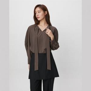 플라스틱아일랜드  (PR3WB962) 라글란소매 타이넥 블라우스