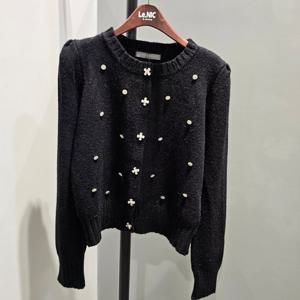 [르니앤맥코이] 꽃 비즈 장식 블랙 니트 가디건 MM11CD707