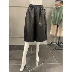르니앤맥코이 7부 와이드 페이크 가죽 팬츠 (MM12SL400HJY)