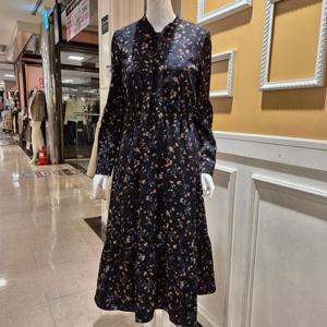 [BCBG] 올앤썬드리 겨울24 쥴리 프린트 원피스 A4W9O602