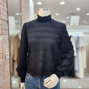 [JJ JIGOTT][JJ지고트] 니트 배색 펀칭 시스루 블라우스 GM9A0BL