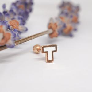오팔하우스 14k 화이트에폭 T이니셜 피어싱 OPKYE0088